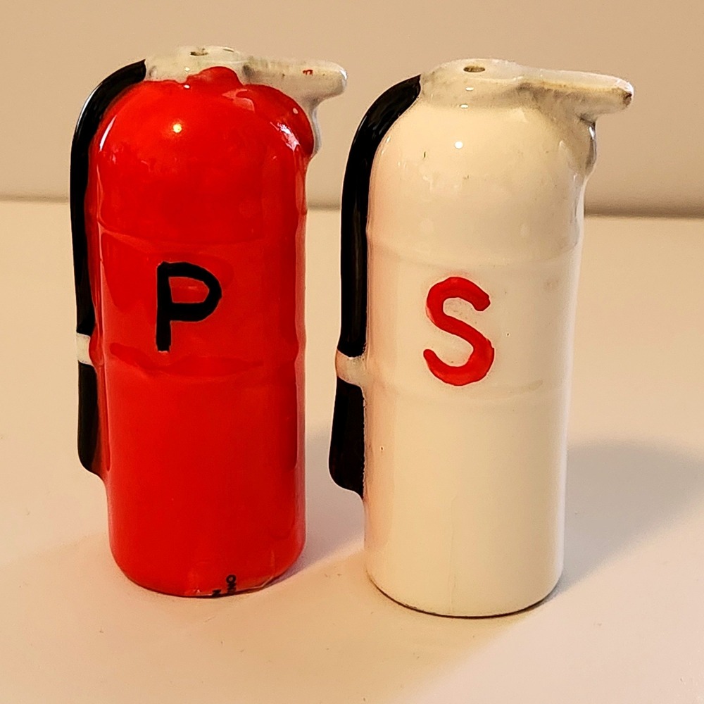 Vintage 1992 Enesco Fire Extinguisher Salt‎ and Pepper Shakers